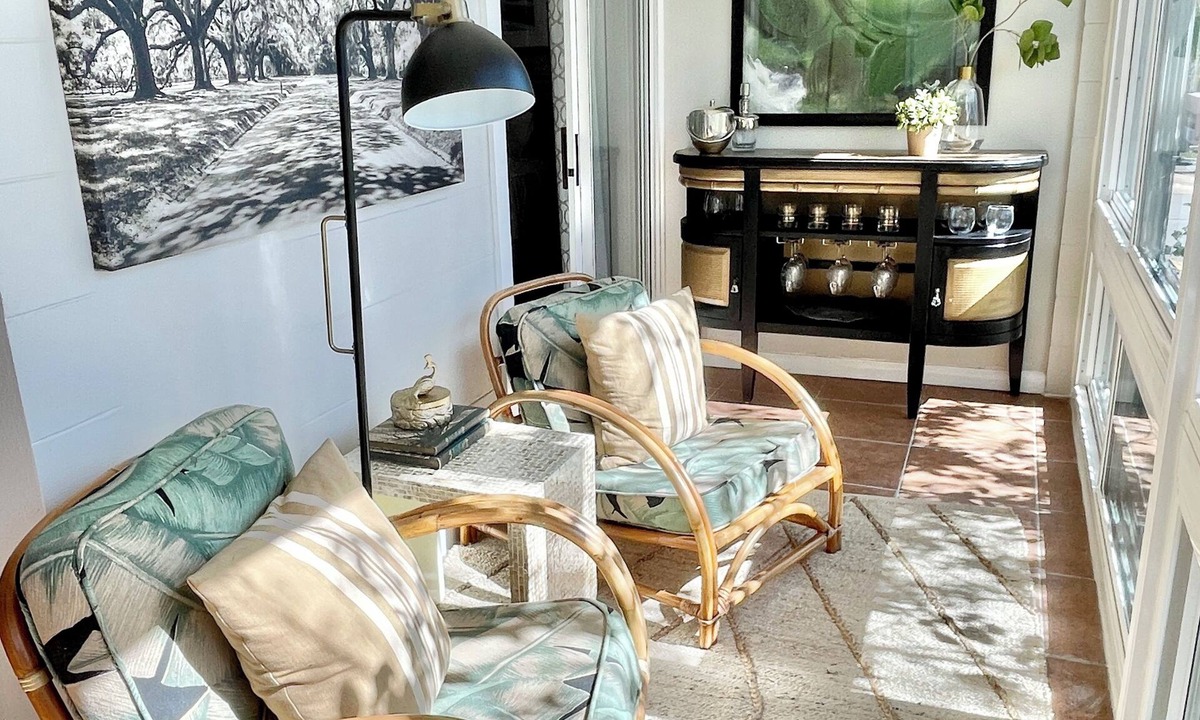 Winter Park Condo | Urban Retreat w/Sunroom, Office, & Lakeside Pool