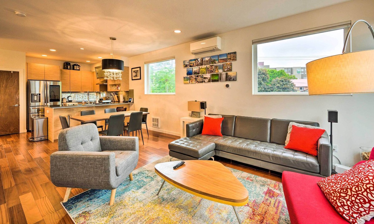 Minor House | Urban Seattle Retreat w/ Rooftop Deck & Views