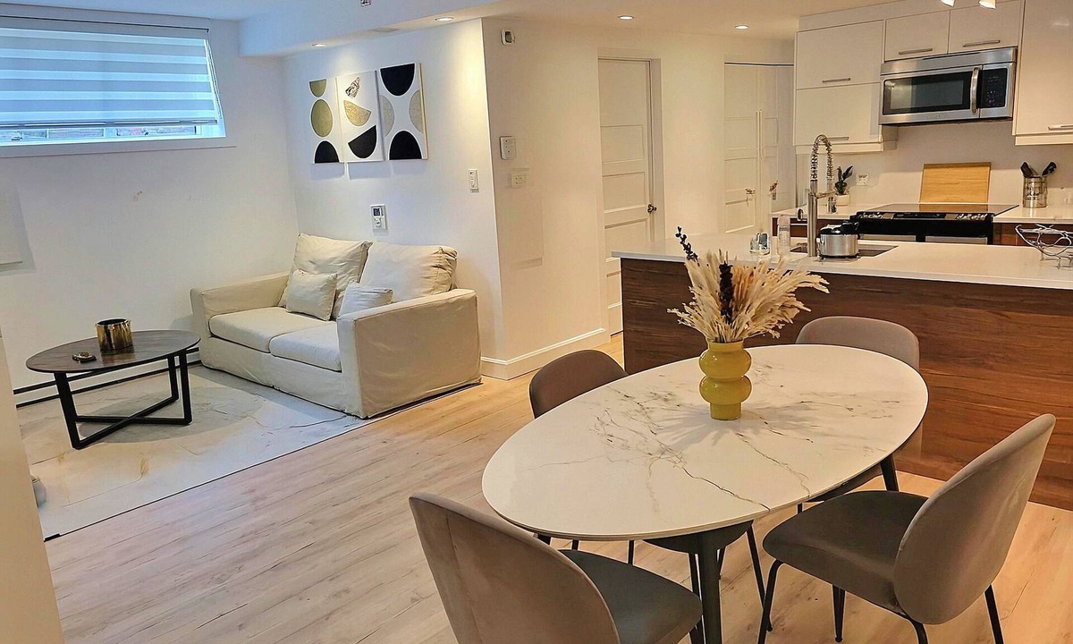 Cote-Des-Neiges—Notre-Dame-De-Grace Apartment | Urban Serenity NDG