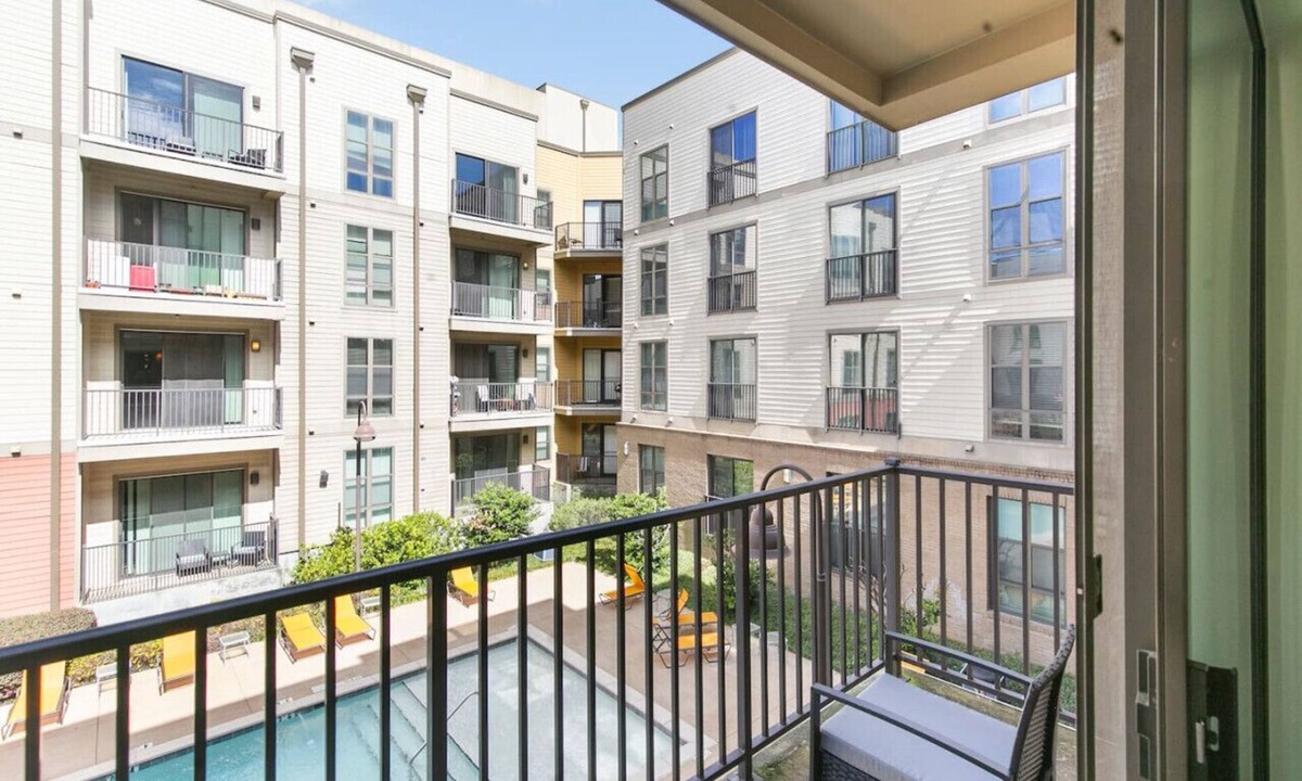 Central City Apartment | Urban Stylish 1BR 52 : Way to unwind and relax