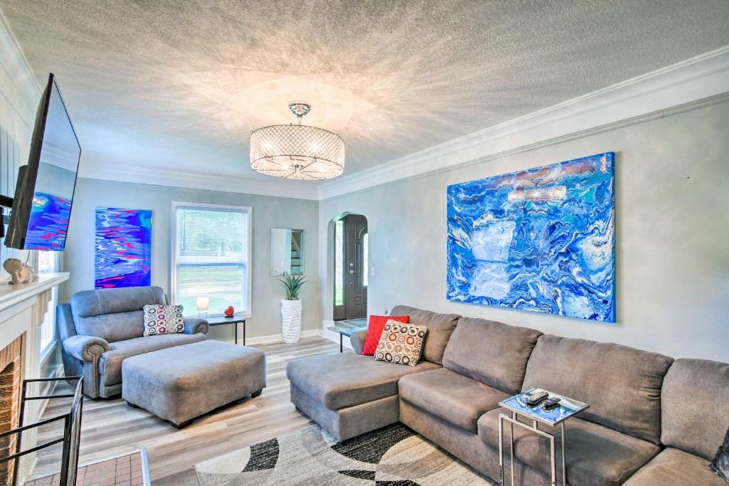Urbandale House | Urbandale Oasis Game Room, Patio, Grill and More!