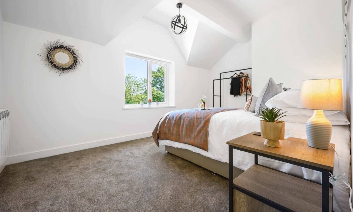 Flixton Apartment | Urmston First - 3 Bed Apartment