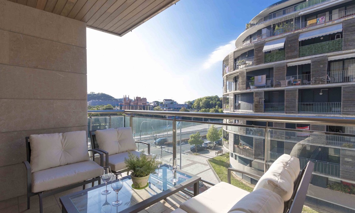 San Sebastian Apartment | Urumea | The Rentals Collection