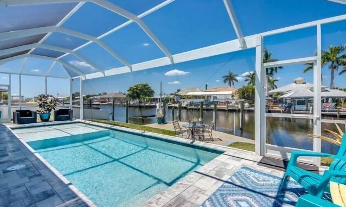 Burnt Store House | Entire home in Matlacha Isles-Matlacha, Floridan4 guests 2 bedrooms 3 beds