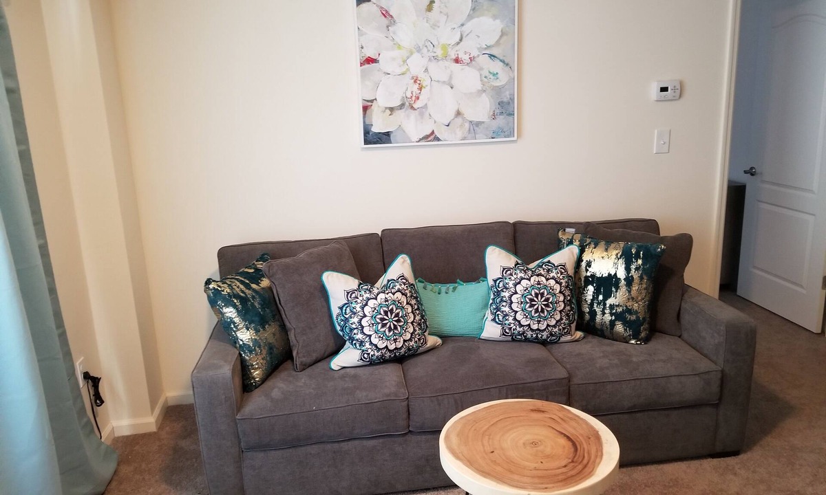 St. George House | FREE Access to Manhattan with FREE Parking