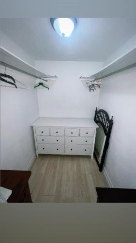 Golden Glades Hostel | Drip Star Life Hostel Miami