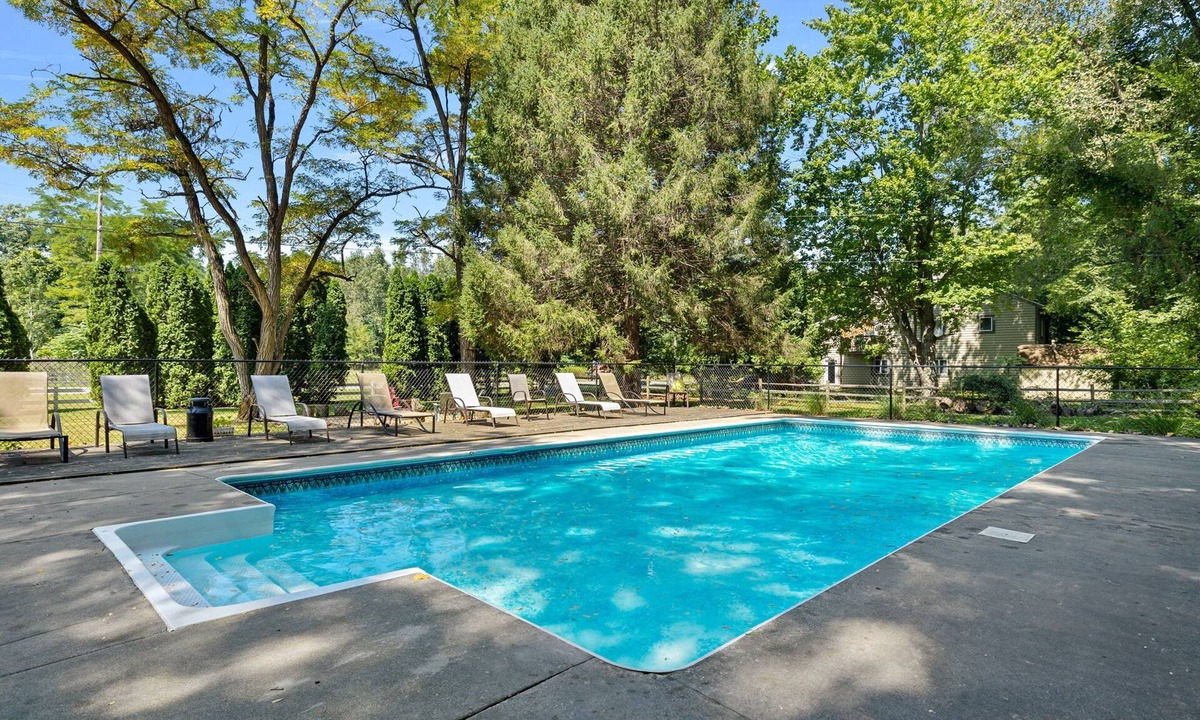 Shorewood-Tower Hills-Harbert House | Sawyer Retreat/3 bdrm/3 ba, heated pool, fire pit, 5 min drive to beach