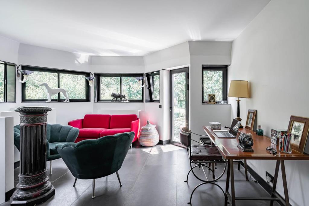 Gif-sur-Yvette Villa | Utopia Island