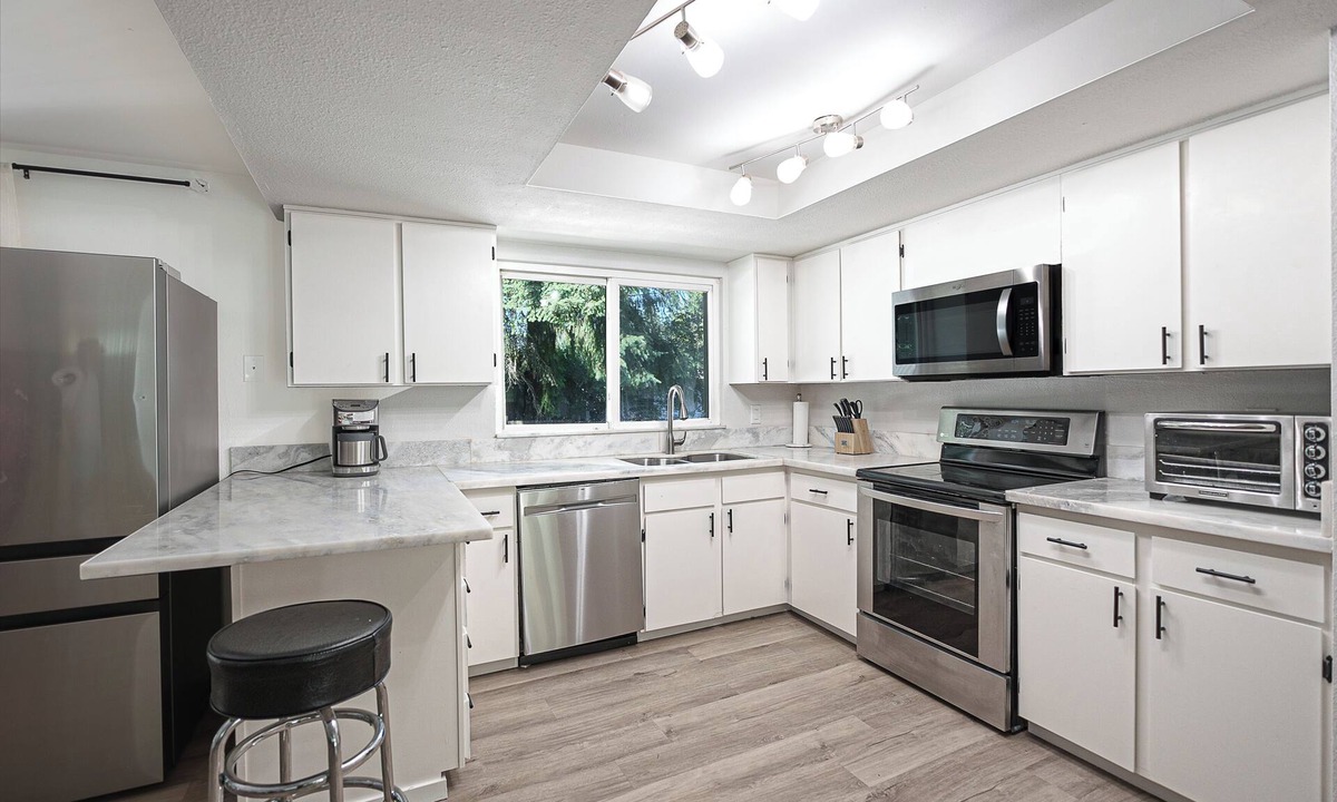 Martha Lake House | Utopia Luxury Stay - Everett