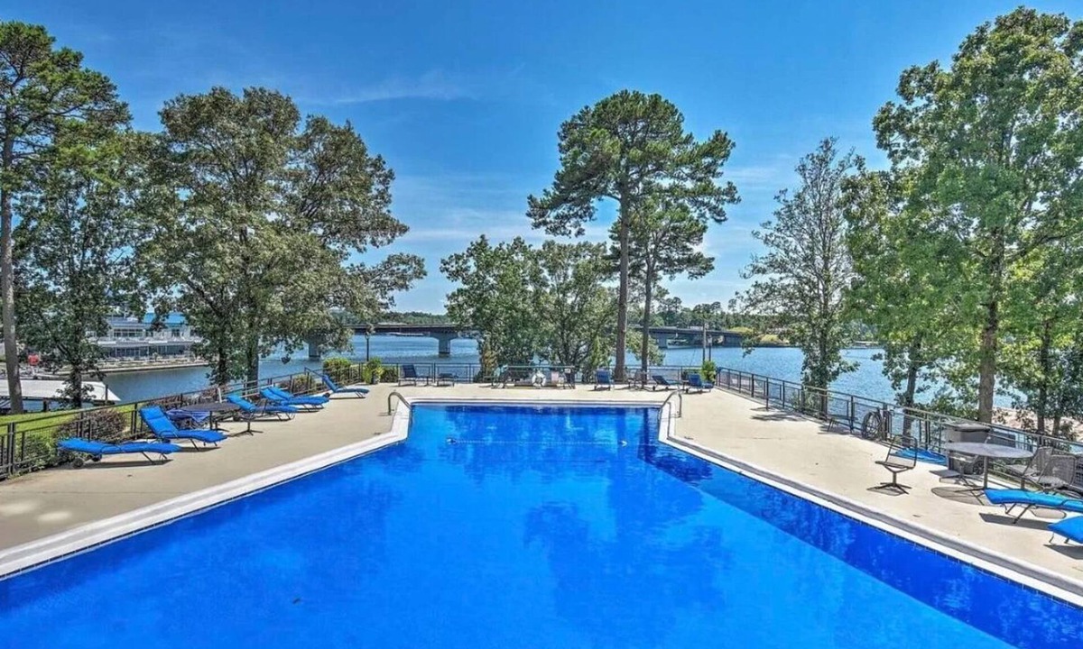 Mid America Condo | Utopia on Lake Hamilton