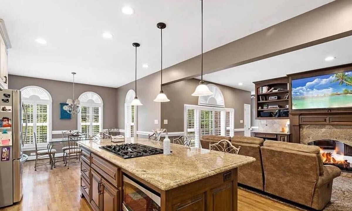New London House | Uwharrie Point, Wine,SoakingTub,Relax,Fire Pit, Play!