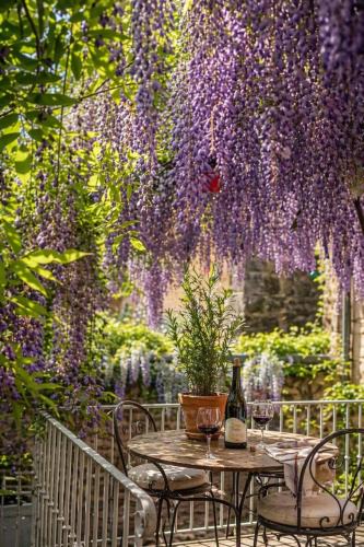 Fontareches Bed & Breakfast | UZES CÔTÉ VILLAGE - Chambre d'hôtes