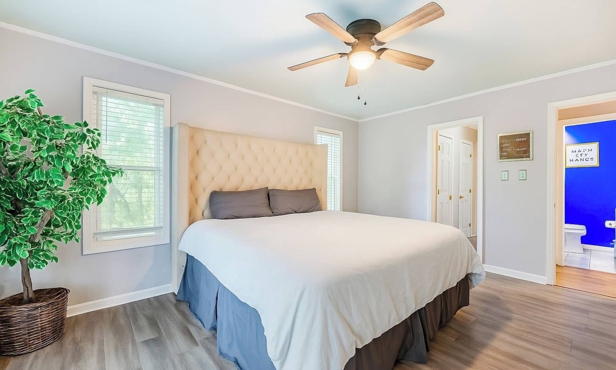 Stevensville House | VA Riverfront 4BR | Dock + Kayak + Games