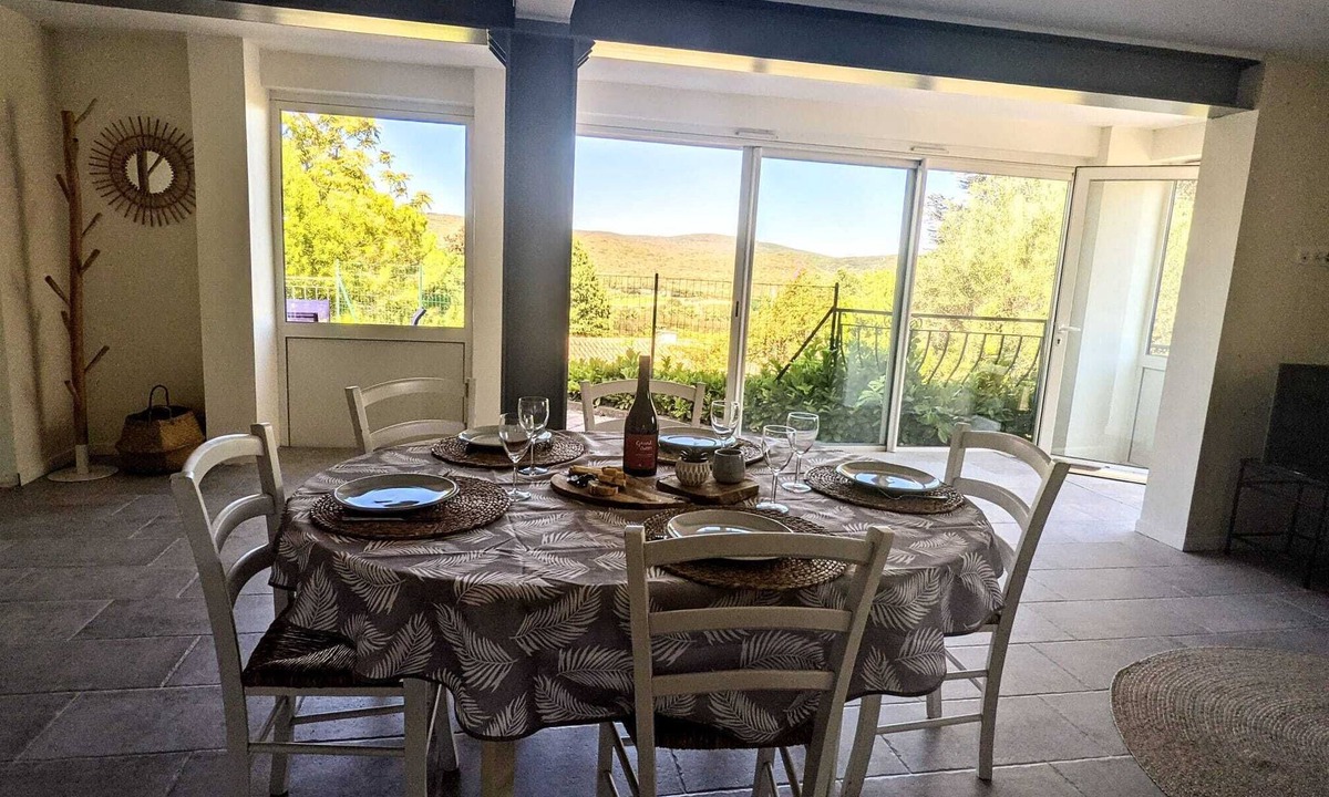 Saint-Andre-de-Roquepertuis House | Vacation home on a road lined with olive trees and close to the Ceze river.