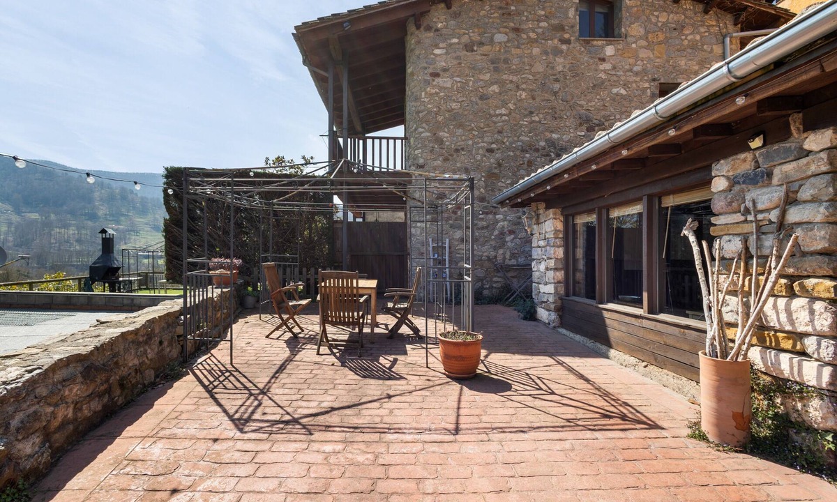 Sant Joan de Les Abadesses House | Vacation Home "Galliner, El Reixac Casa Rural" with Mountain View, Shared Pool & Wi-Fi