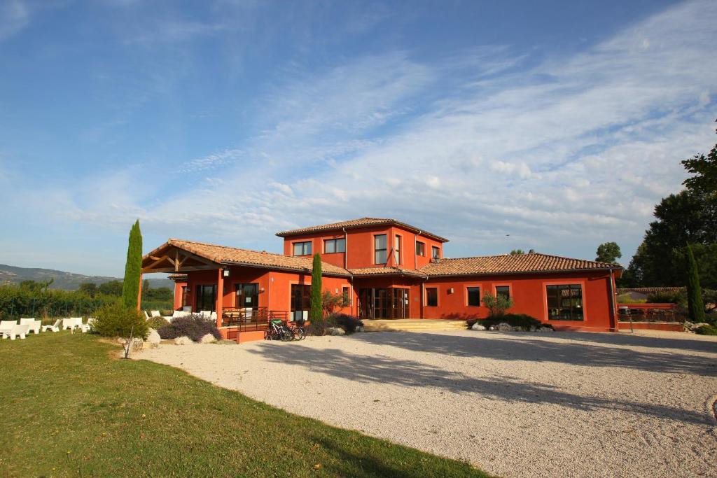 Chateauneuf-sur-Isere Hotel | Vacancéole - Le Domaine du Lac