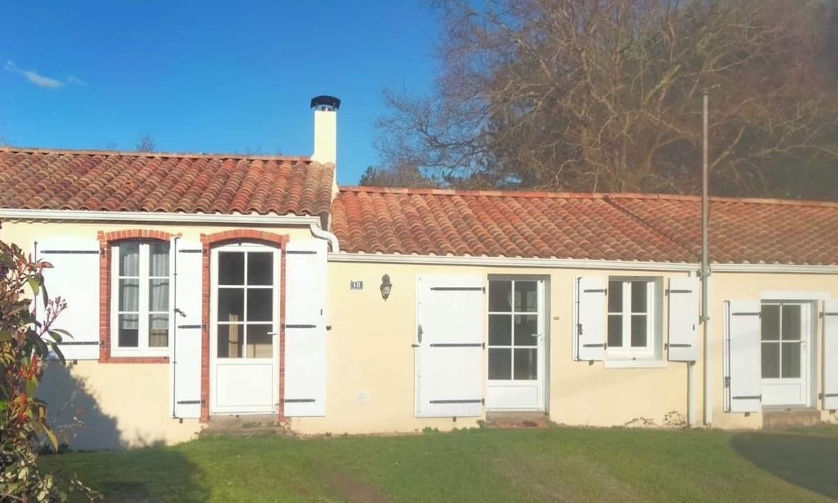 Saint-Vincent-sur-Graon House | Vacation home between land and sea.