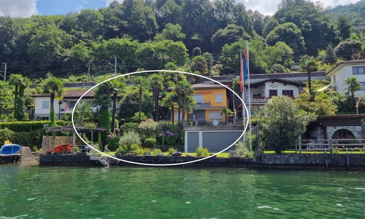 Vira Apartment | Vacation apartment with private sunbathing lawn right on the water with lake access
