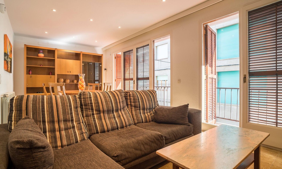 Canet de Mar Apartment | Vacation Apartment "Playa de Canet 1" with Balcony and Wi-Fi