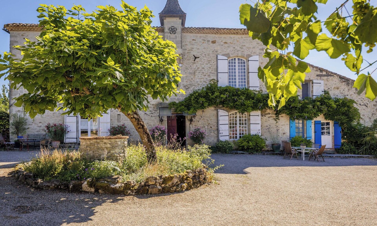 Villeneuve-sur-Lot House | Vacation Castle Chateau Mondou