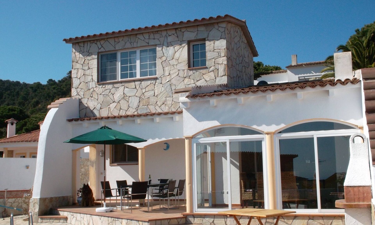 Tossa de Mar House | Vacation chalet with a swimming pool, dogs are allowed