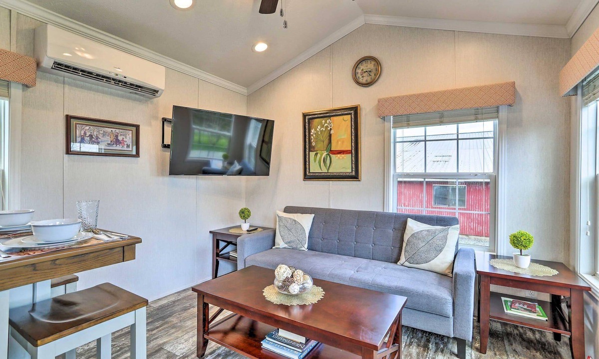 Pleasant Mount Cottage | Vacation Cottage Getaway Fields in Bloom