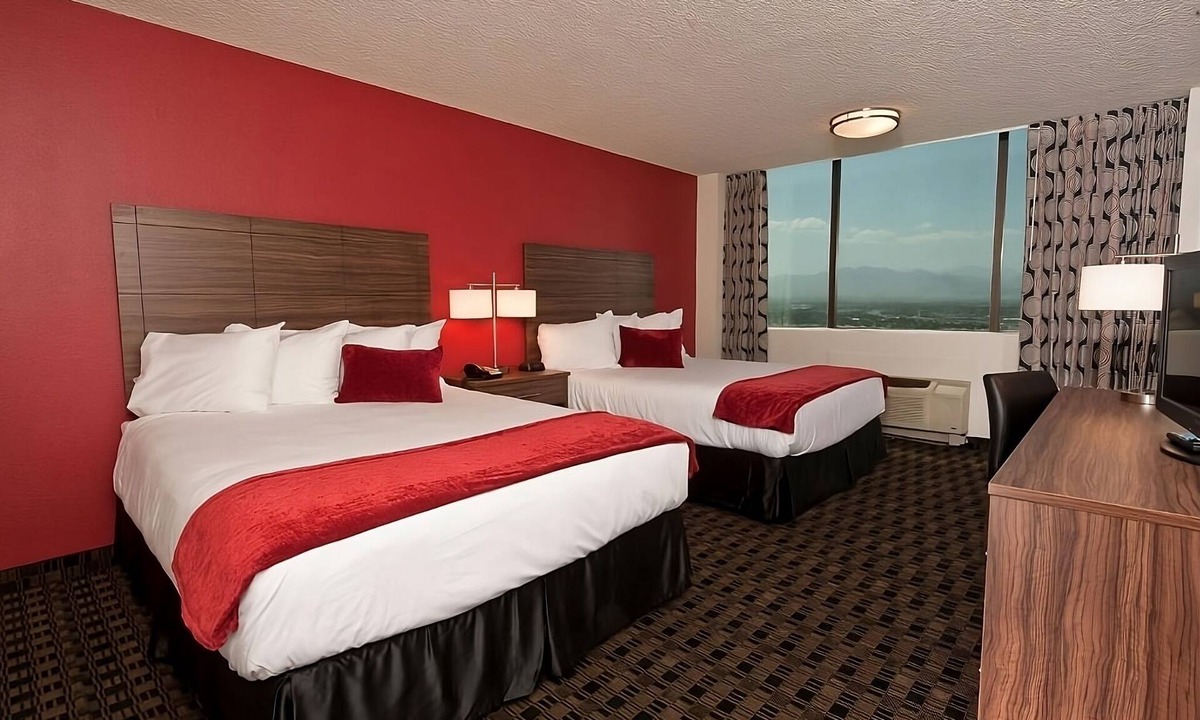 Downtown Las Vegas Hotel | Vacation Day Is Always A Great Idea! 3 Convenient Units, Pool, Free Parking