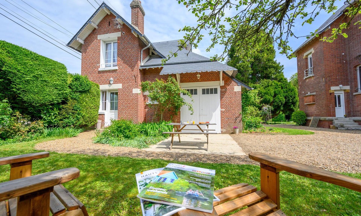 Saint-Just-en-Chaussee Cottage | Vacation home in a quiet, green setting