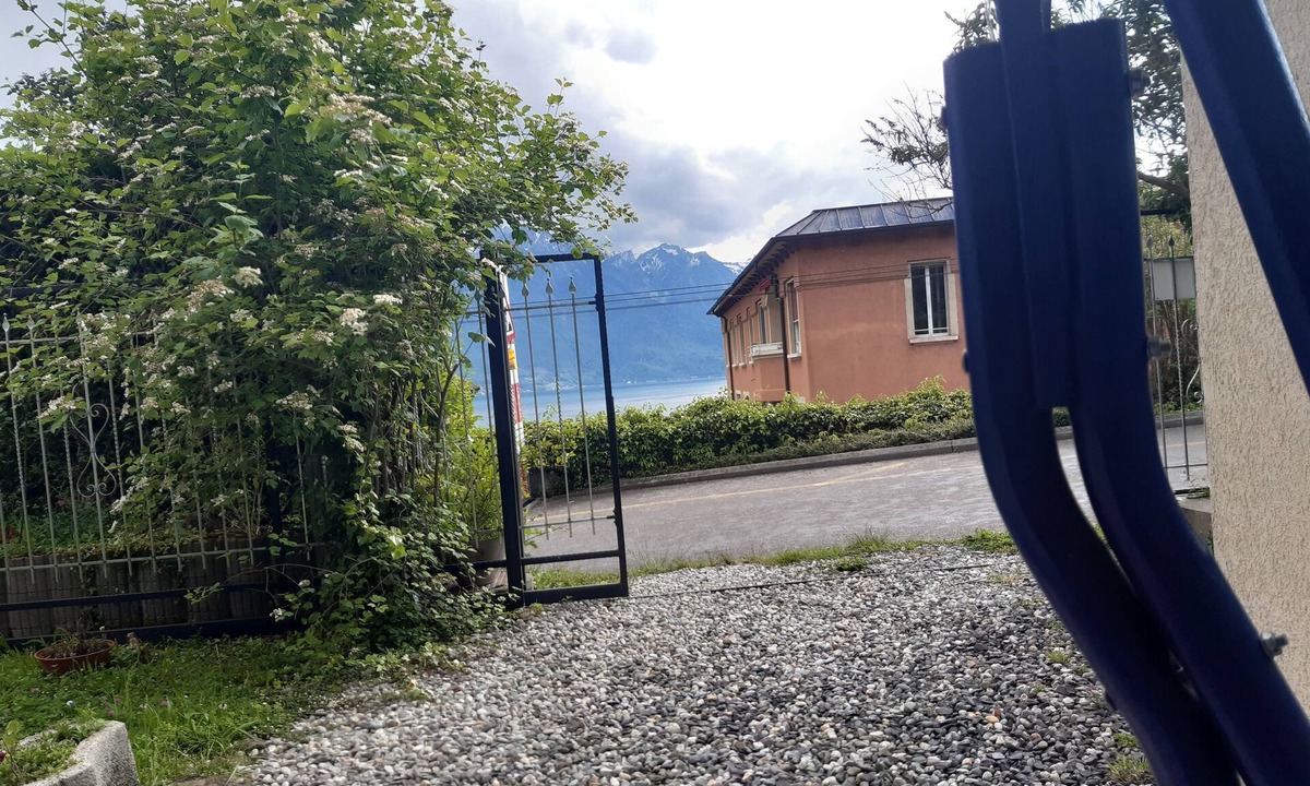 Montreux Apartment | Vacation home 1 minut lake, with parking pay per reservation