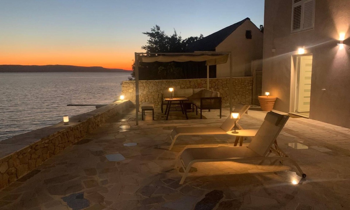 Lukovo Sugarje House | Vacation home Alessandro with whirlpool, directly by the sea
