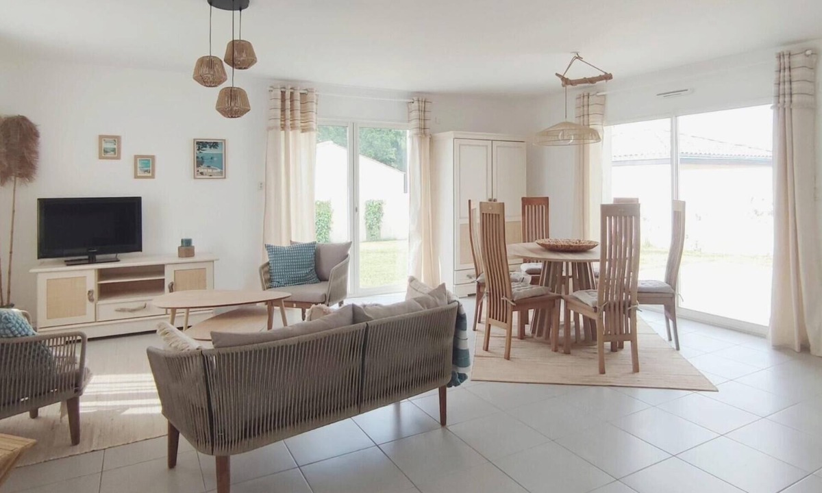 Bois-de-Cene House | Vacation home, bohemian chic, single storey, 3 bedrooms, all comforts!