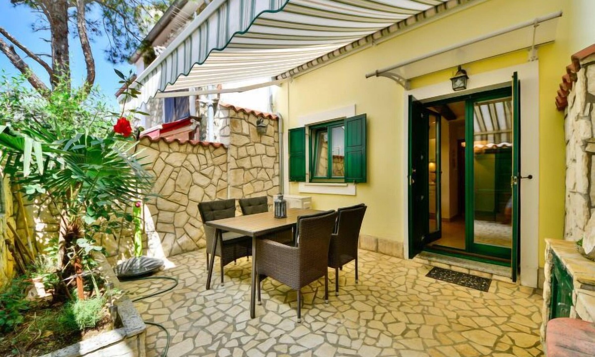 Selce House | Vacation home Divna by Interhome