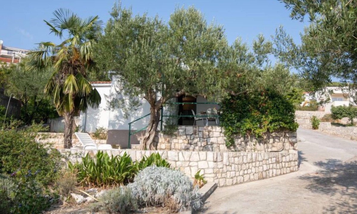 Komarna House | Vacation home Dubra by Interhome