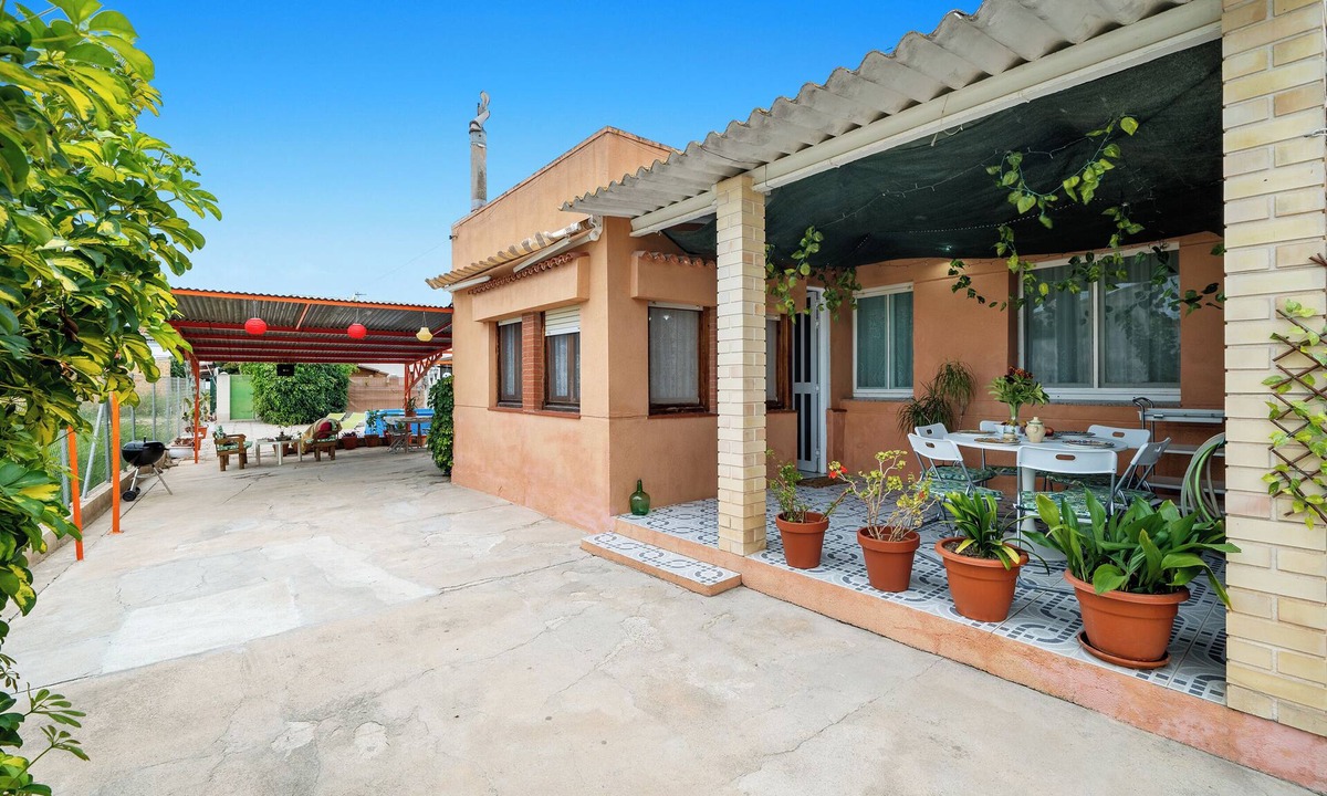 Deltebre House | Vacation Home "Ebre Home" with Private Mini Pool, 3 Private Terraces & Wi-Fi