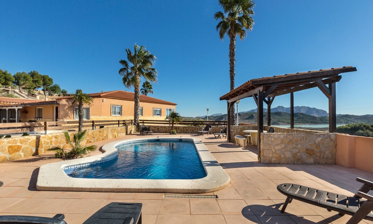El Esparragal House | Vacation Home "Finca Malamadre" with Mountain View, Private Pool & Wi-Fi