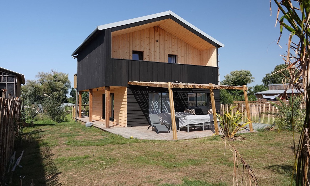 Les Conches House | Vacation Home "Chez Clem' Et Caro" with Private Terraces, Balcony & Wi-Fi