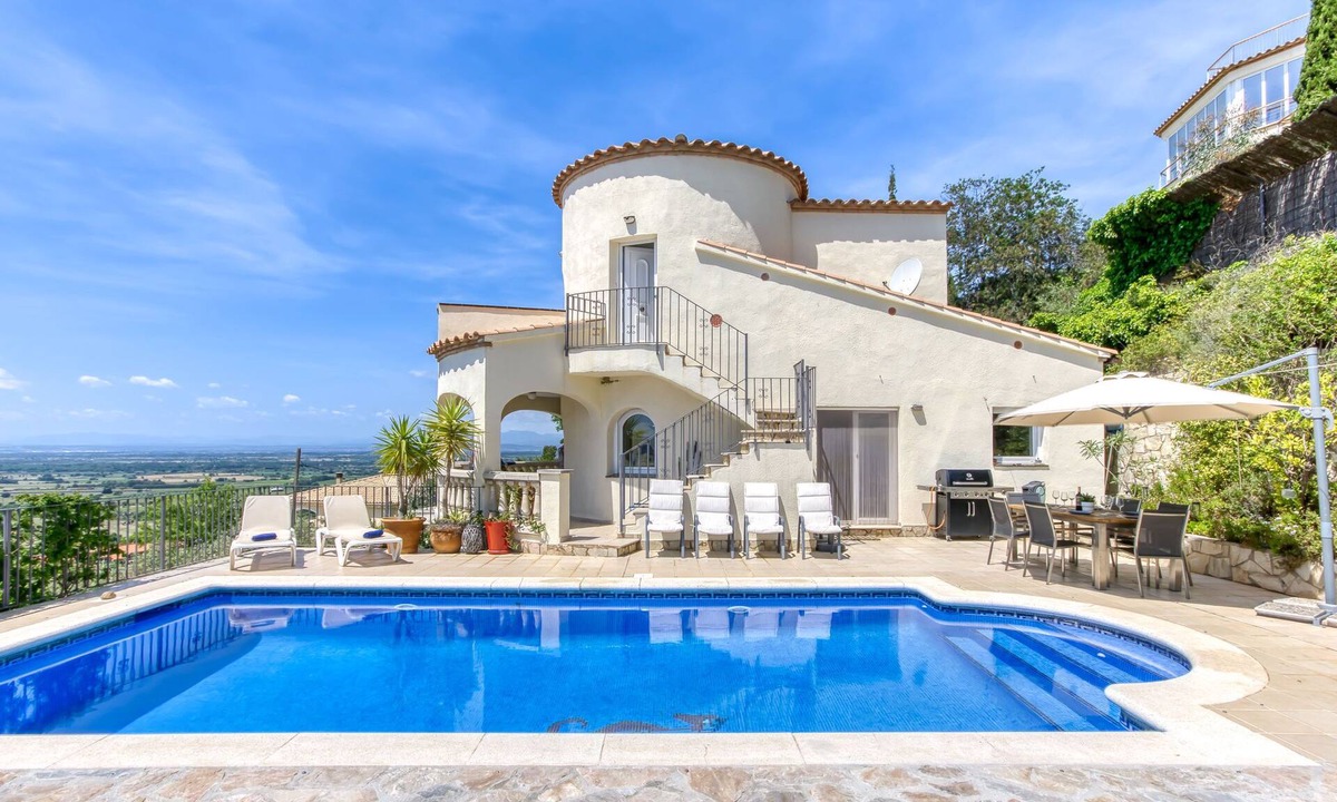 El Mas Isaac House | Vacation home Golden by Interhome
