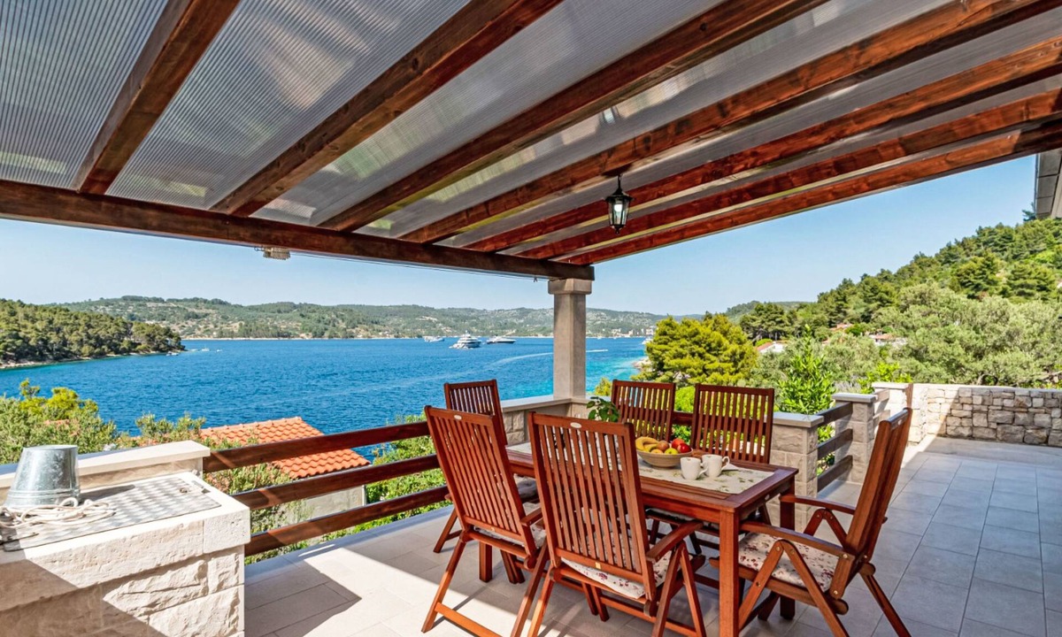 Vela Luka House | Vacation home Flora by Interhome