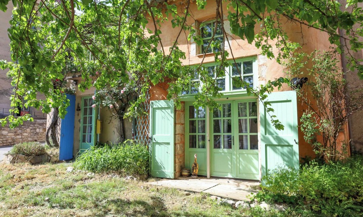 Ongles House | Vacation home in Provence, sleeps 4/6, large shaded terrace facing south.
