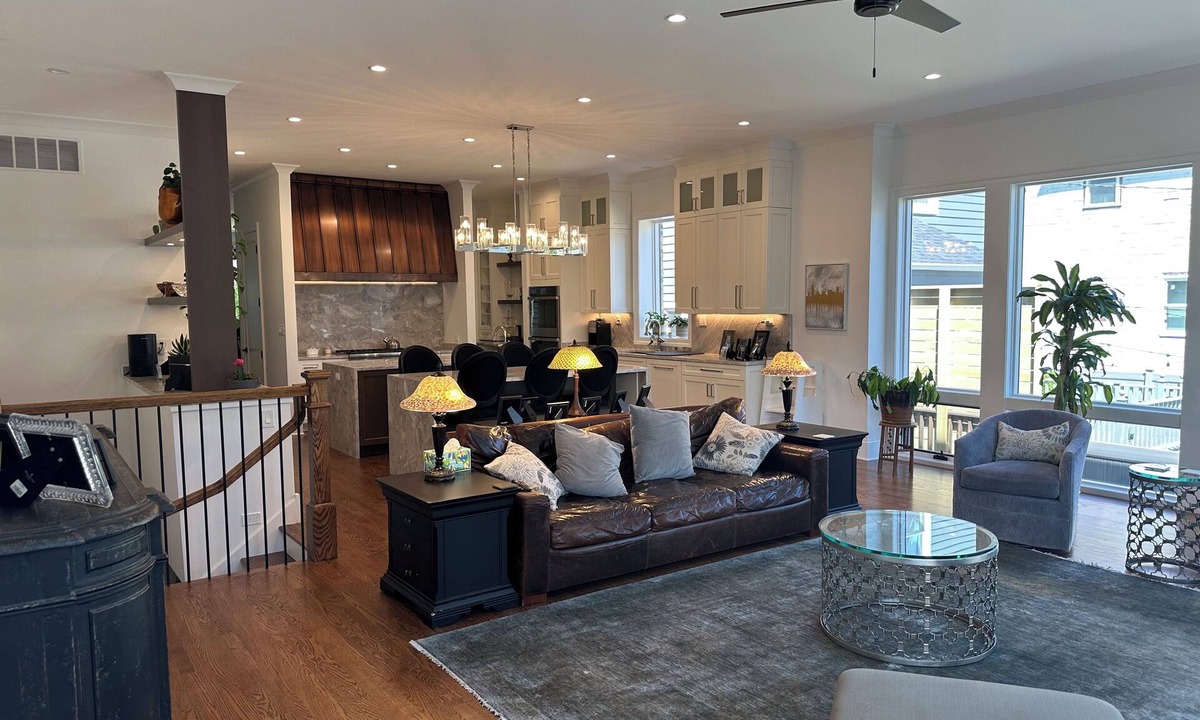 North Center House | Vacation home just 2 minutes drive to Wrigley Field
