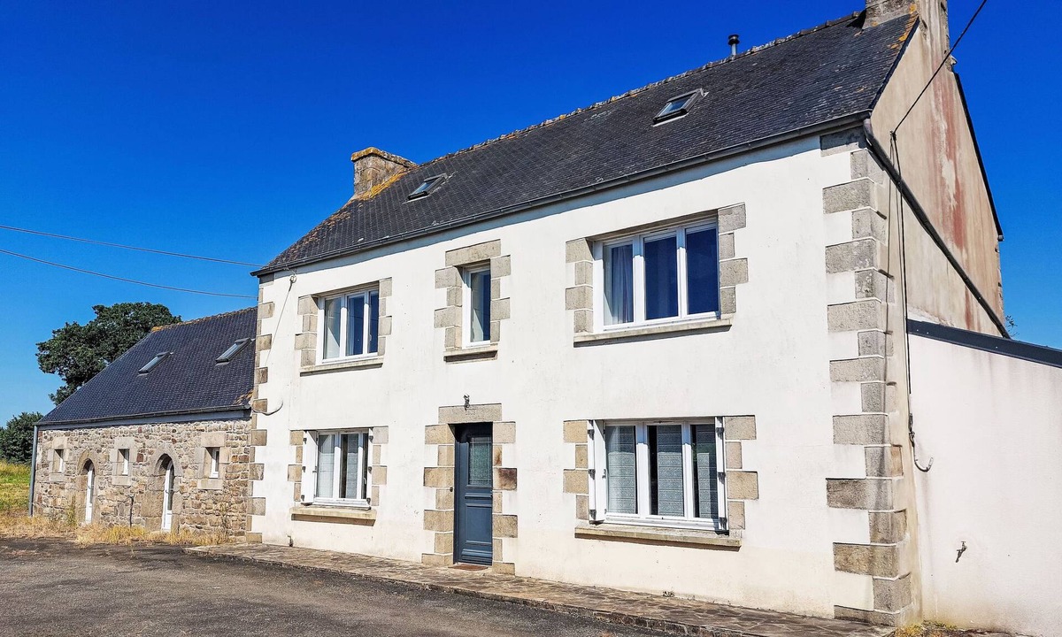 Plouegat-Moysan House | Vacation home Kerdro by Interhome