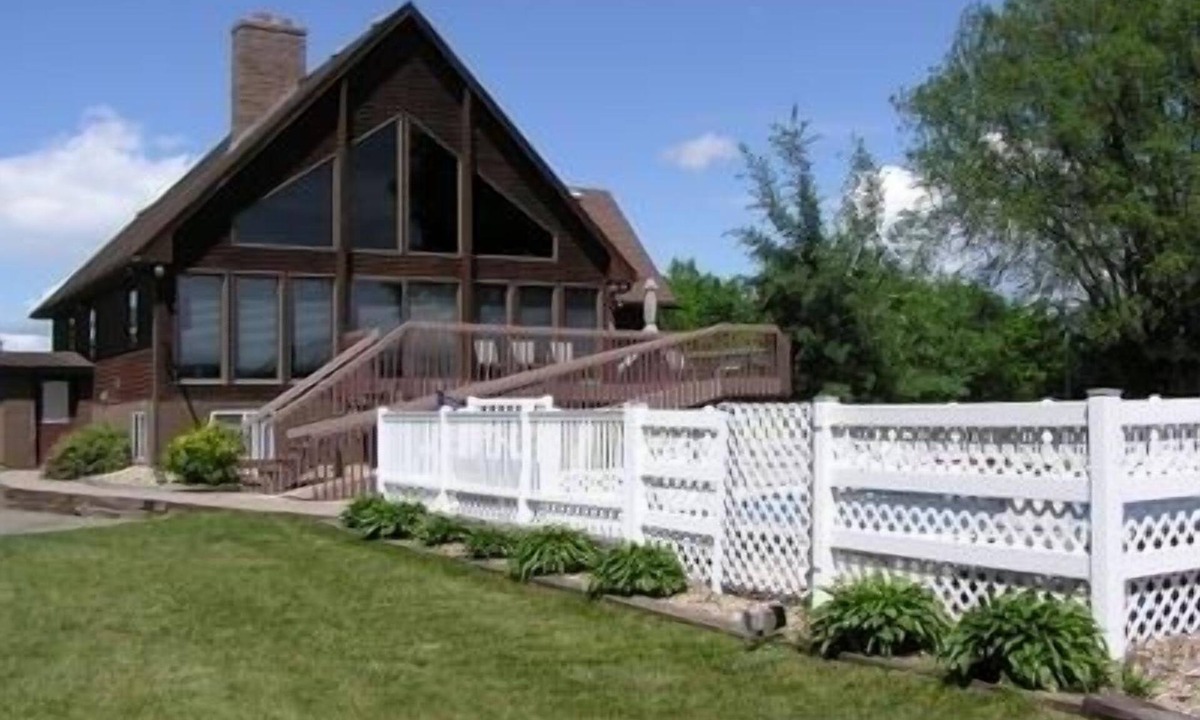 Hager City House | Vacation Home - Larger Home with Privacy and Scenic Views