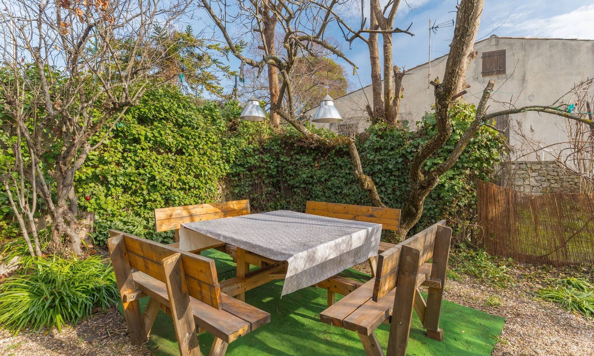 Reillanne House | Vacation Home "Les Marronniers Du Luberon" with Private Terrace, Private Garden & Wi-Fi