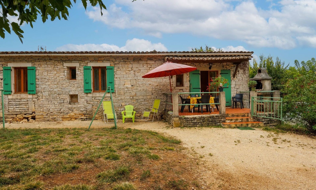 Barjac House | Vacation home Lozard by Interhome