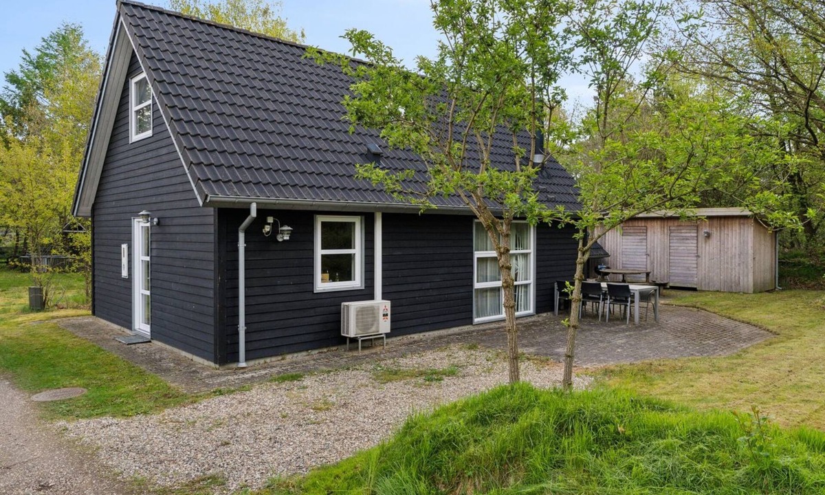 Skygge House | Vacation home "Øgot" by Interhome