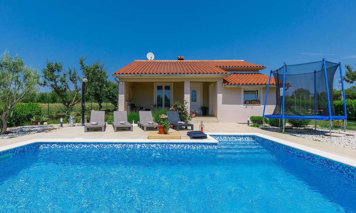 Pula House | Vacation home Paula by Interhome