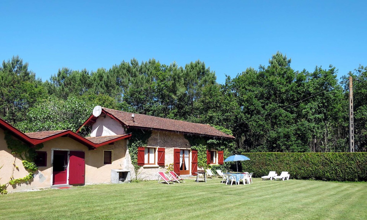 Le Porge House | Vacation home Vignas by Interhome