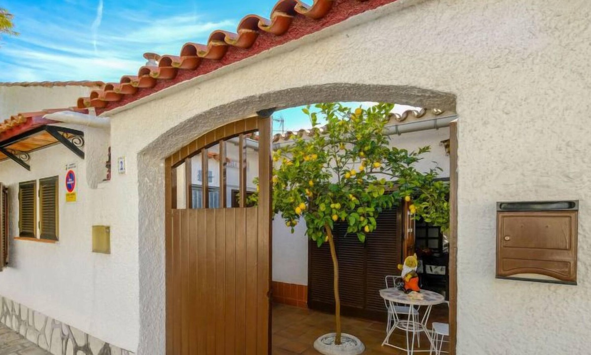 Parc de Mont-roig House | Vacation home Villa Lara in Miami Platja - 8 persons, 4 bedrooms