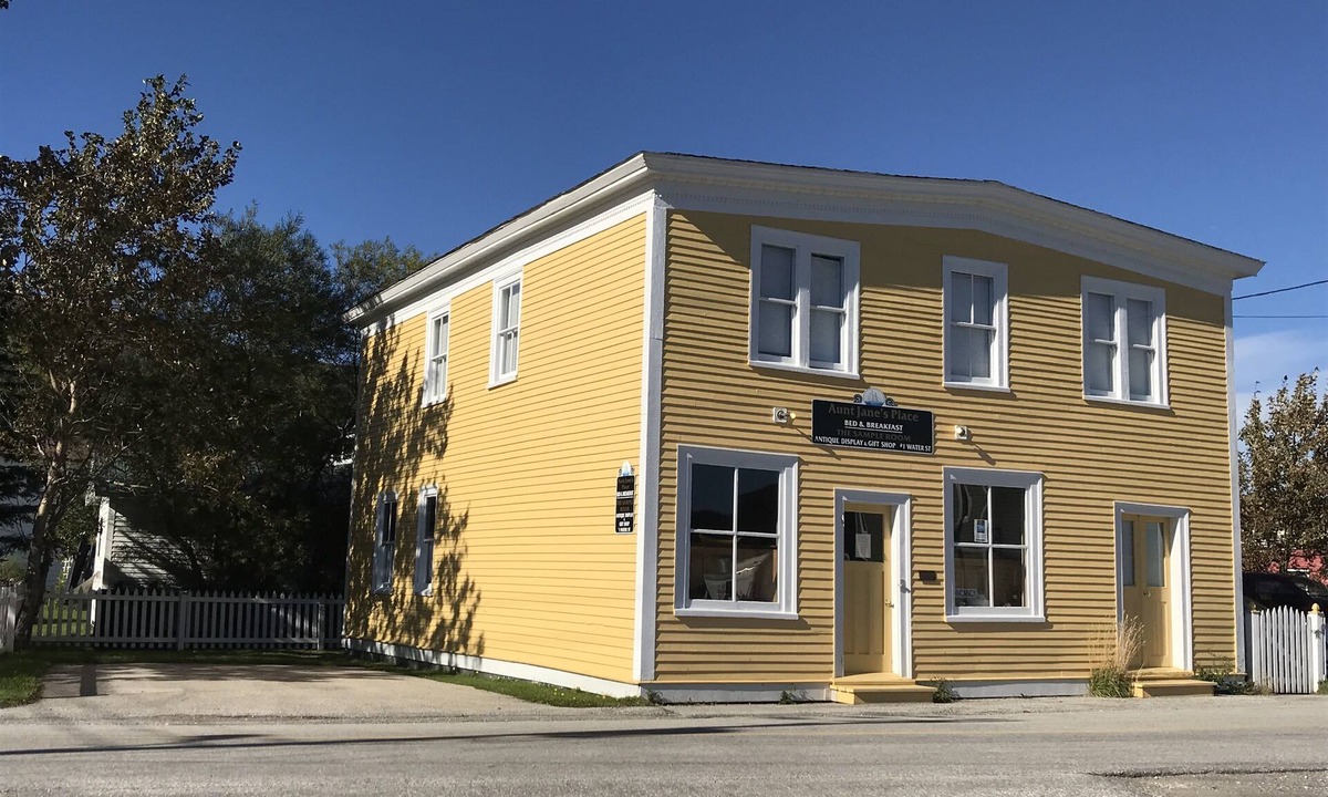 Bonne Bay House | VACATION RENTAL ~ AUNT JANE'S PLACE