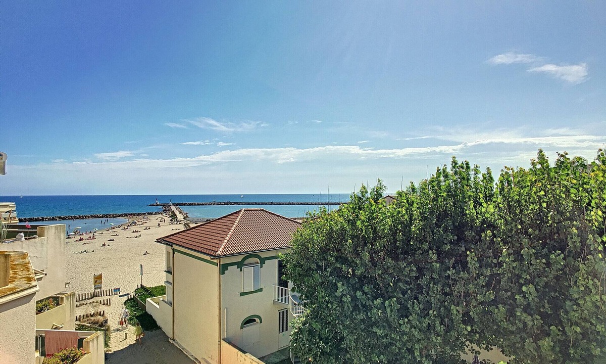 Carnon-Plage Apartment | Vacation rental - F3 - 8 ppl - 1st line - Garage - Pets allowed